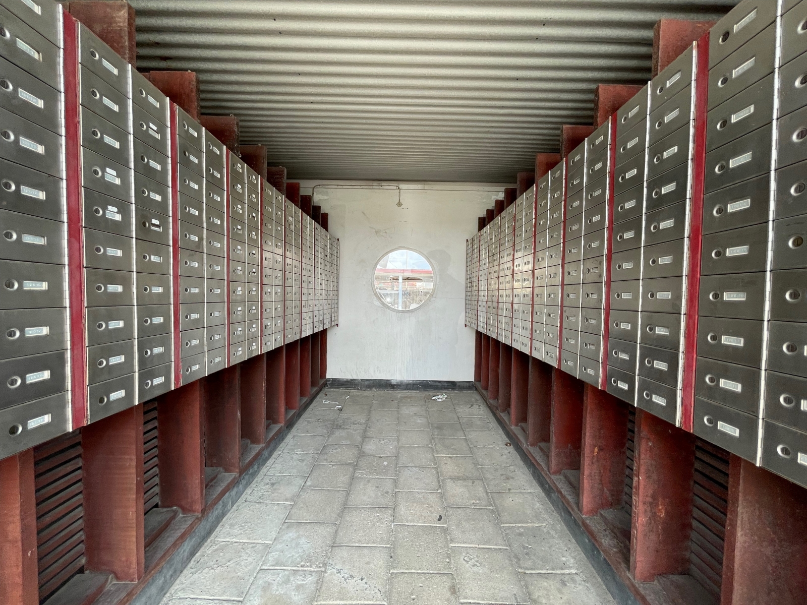 Postvakjes bij postkantoor op het Kerkplein