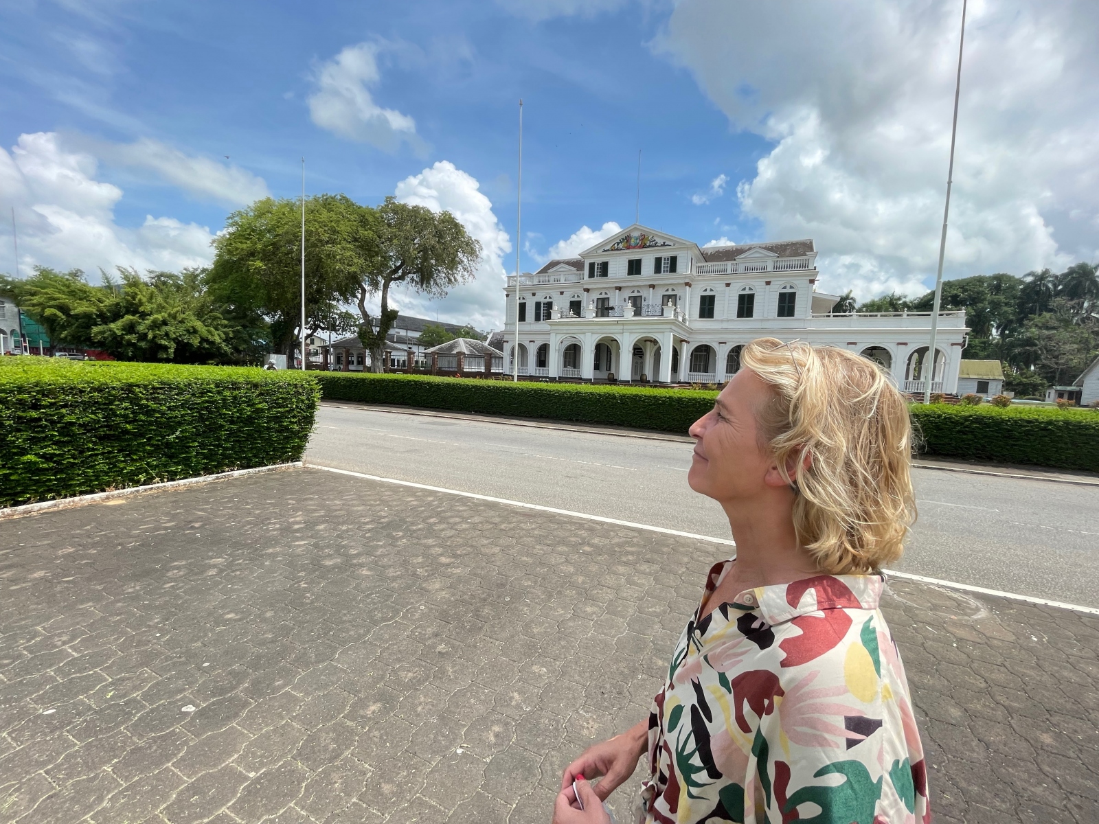 Zicht op het Presidentieel paleis vanaf het Onafhankelijkheidsplein